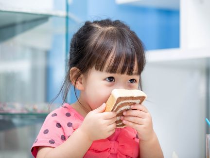 Cover : Diet Untuk Anak: Perlukah?
