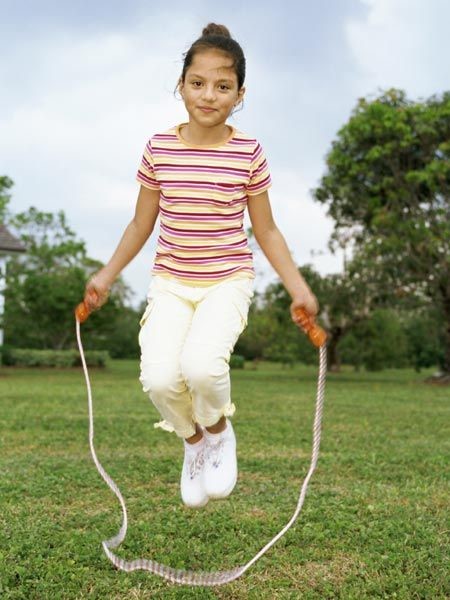 4 jenis olahraga untuk menambah tinggi badan anak dengan optimal Lompat Tali