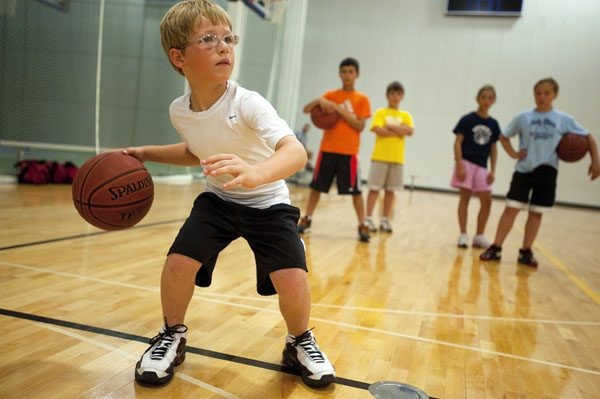 4 jenis olahraga untuk menambah tinggi badan anak dengan optimal Basket